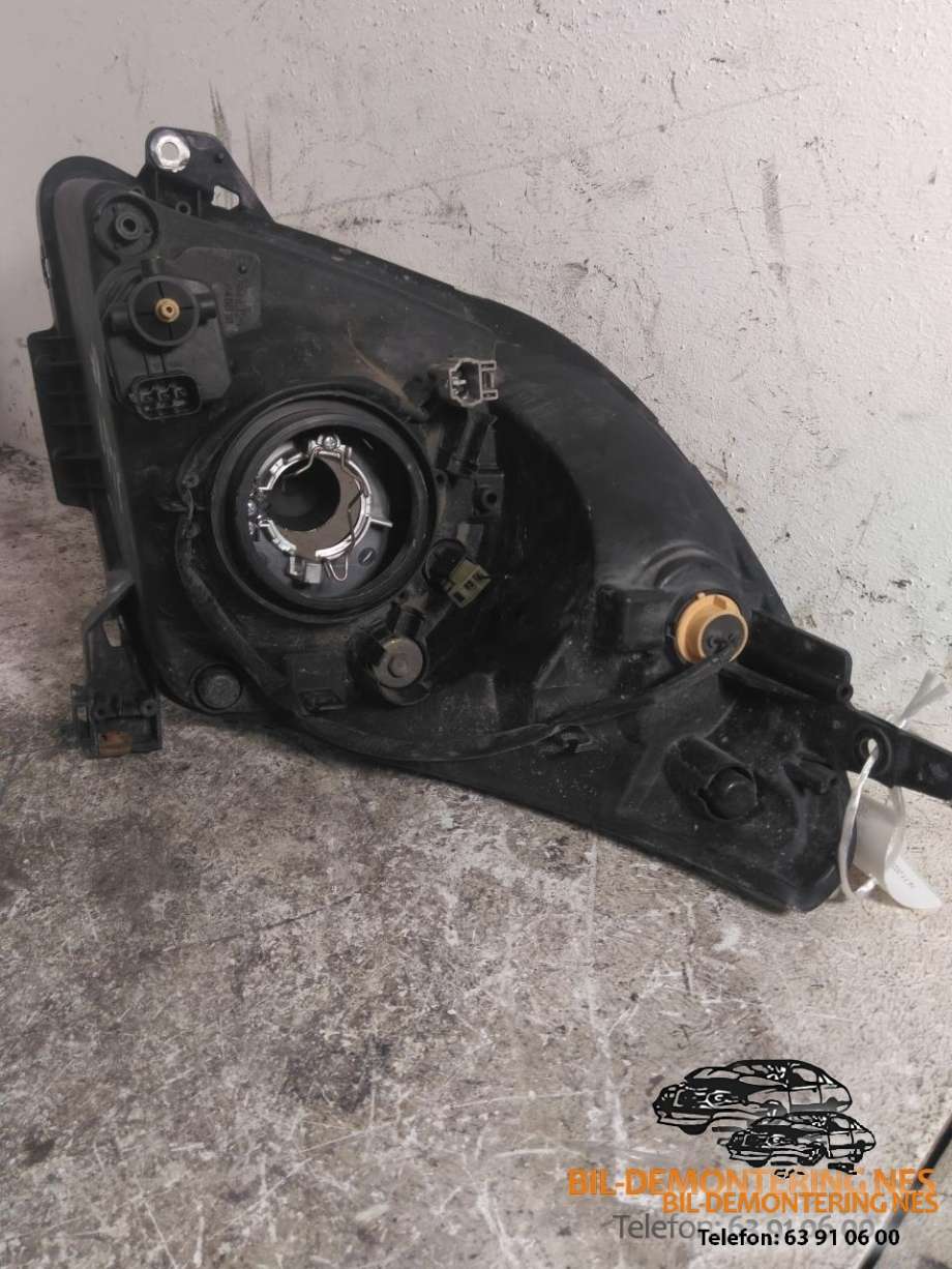 Frontlykt høyre halogen til Suzuki Swift 2005-2010  