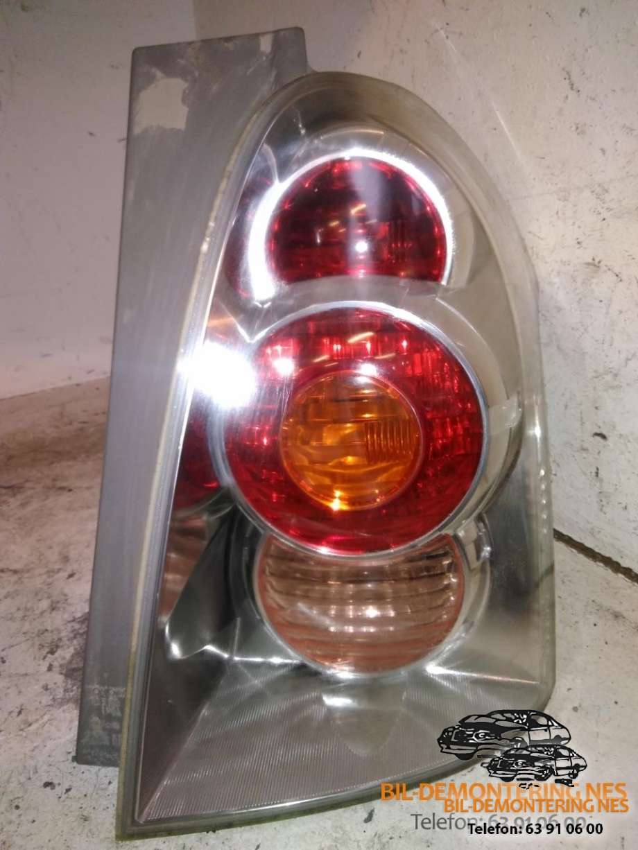 Frontlykt høyre halogen til Toyota Verso, 2004-2009 (Type II)  