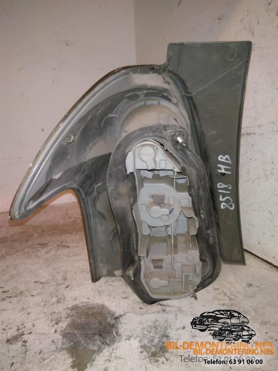 Frontlykt høyre halogen til Toyota Verso 2004-2009 (Type II)  