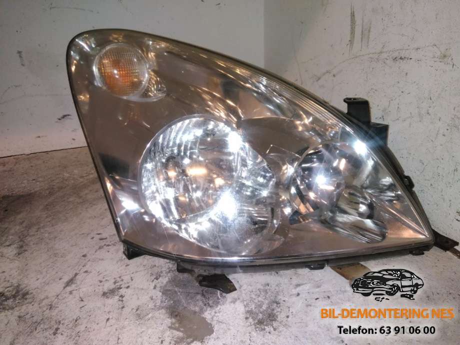 Frontlykt høyre halogen til Toyota Verso 2004-2009 (Type II)  