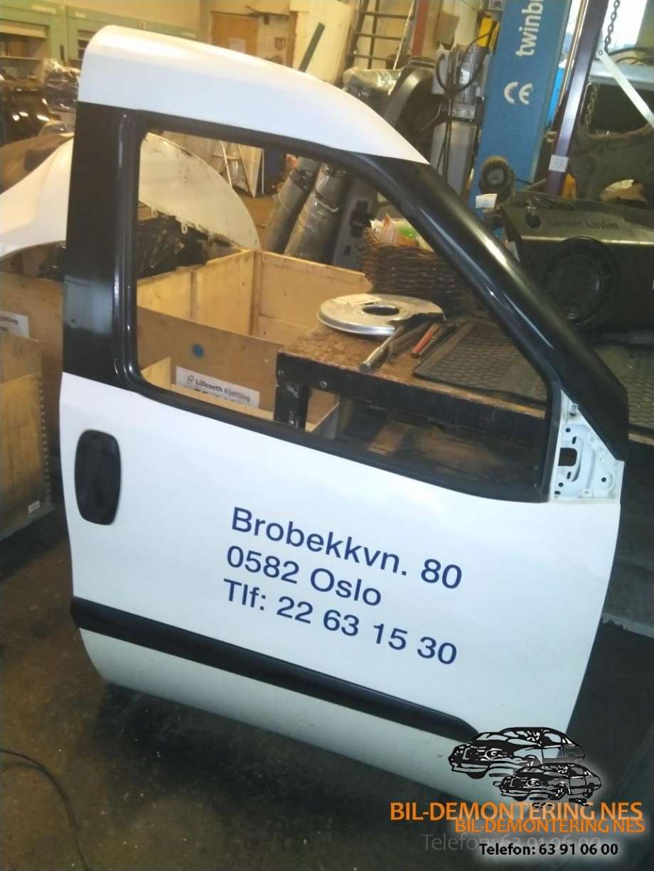 Dør høyre foran til Fiat Doblo, 2010-->> (Type II)  