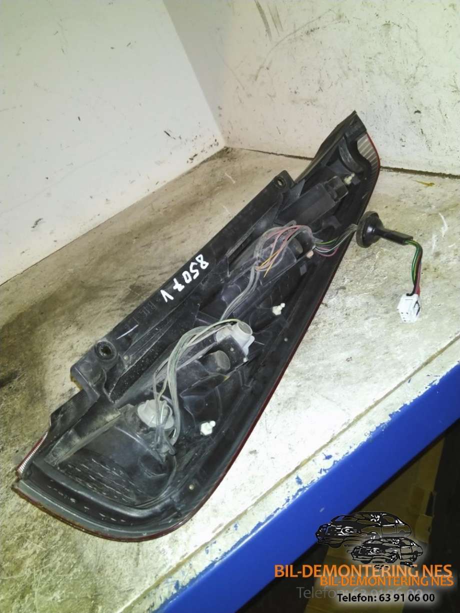 Baklykt venstre til Nissan X-Trail 2002-2007 (T30) (T30) 