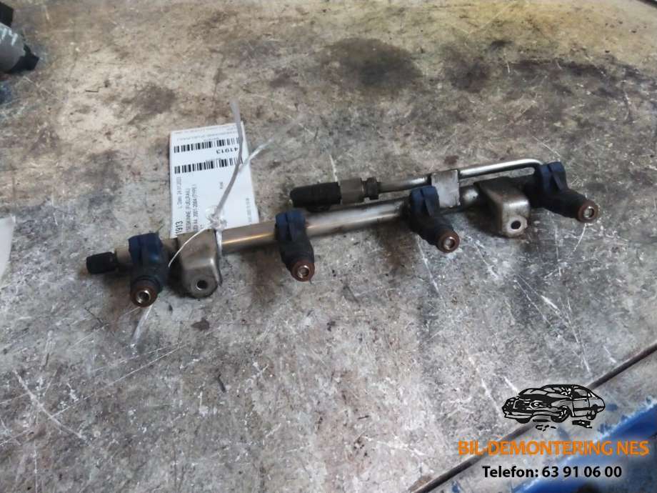 Dyseskinne (fuelrail) til Audi A4, 2001-2004 (Type II) (B6) (B6) 