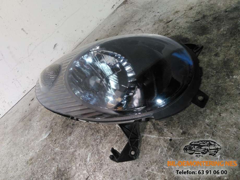 Frontlykt høyre halogen til Nissan Micra, 2003-2010 (K12) (K12) 