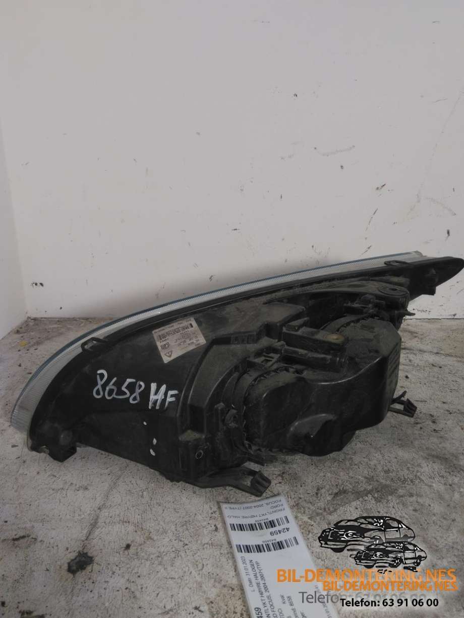 Frontlykt høyre halogen til Ford Focus 2004-2007 (Type II, Fase 1)  