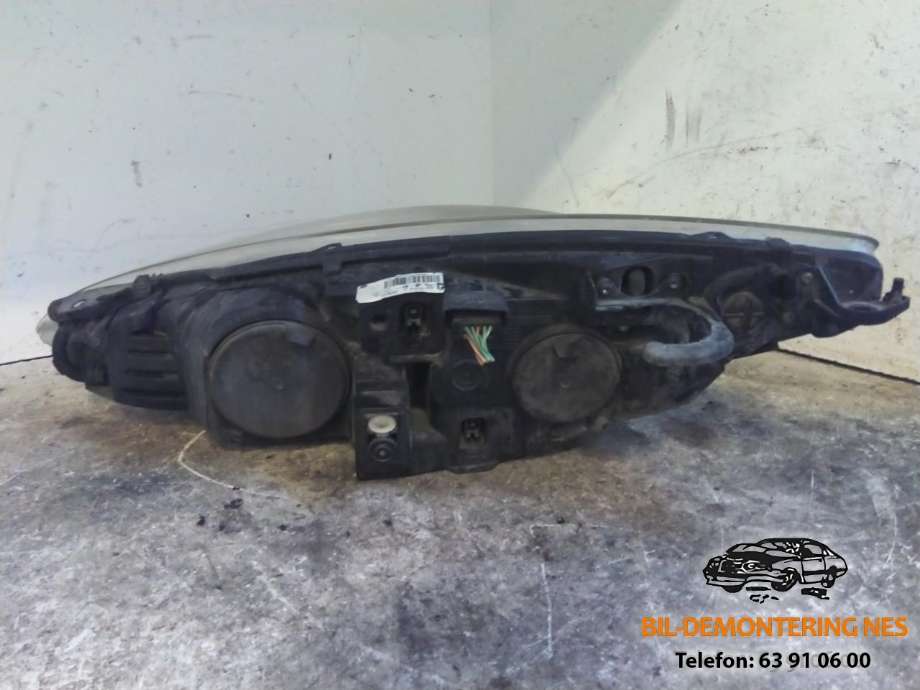 Frontlykt høyre halogen til Peugeot 308 2007-2011 (Type I, Fase 1) (965616248000|)