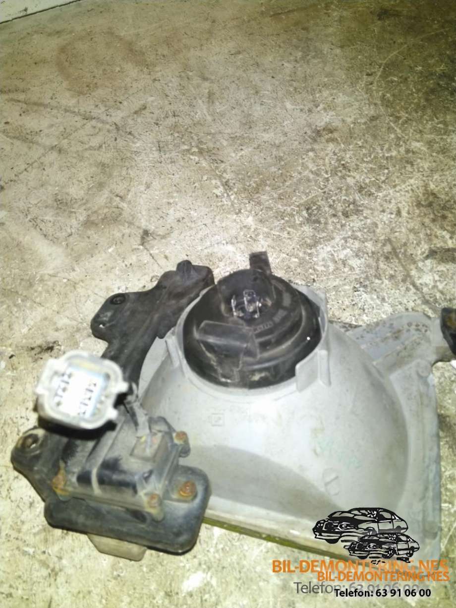 Frontlykt venstre halogen til Nissan King Cab 1998-2001 (Fase 1) (D22) (D22) 