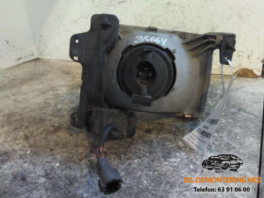 Frontlykt venstre halogen til Nissan King Cab 1998-2001 (Fase 1) (D22) (D22) 