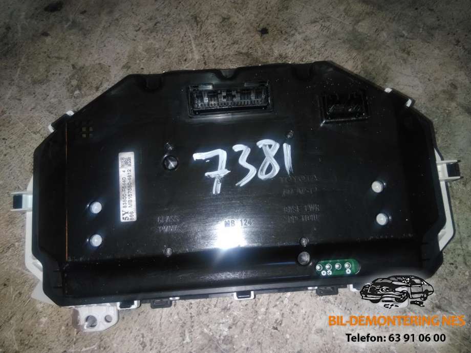 Speedometer til Toyota Yaris 2014-2020 (Type III, Fase 2)  (5Y83800F54404|866MB1575804812|)