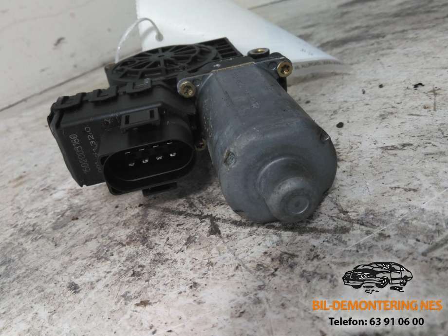Ruteheis, kun motor, høyre foran til Audi A6, Allroad 2000-2005 (Type I) (C5) (C5) (BOSCH|0130821774|)