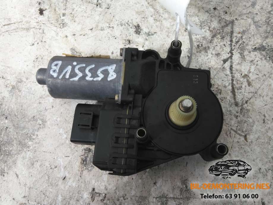 Ruteheis, kun motor, venstre bak til Audi A6, Allroad, 2000-2005 (Type I) (C5) (C5) (BRM4B0959801B)