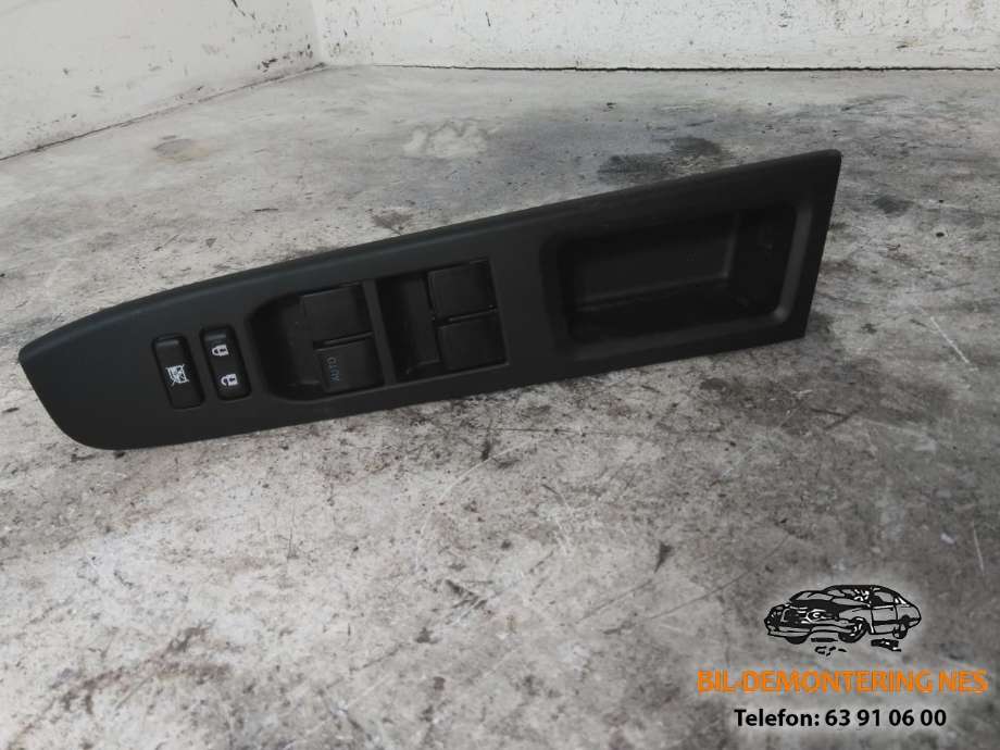 Bryter ruteheis førerdørspanel til Toyota Yaris, 2014-2020 (Type III, Fase 2)  (742320D690)