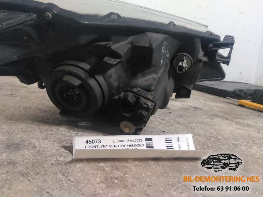 Frontlykt venstre halogen til Toyota Yaris 2012-2014 (Type III, Fase 1)  