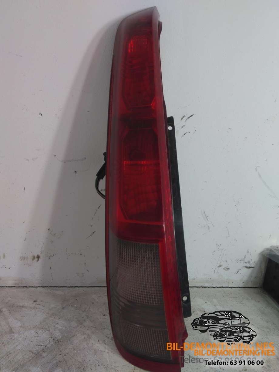 Baklykt venstre til Nissan X-Trail, 2002-2007 (T30) (T30) 