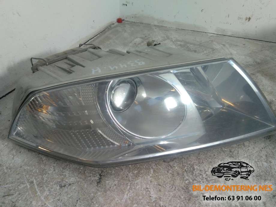 Frontlykt høyre halogen til Škoda Octavia, 2005-2008 (Type II, Fase 1)  