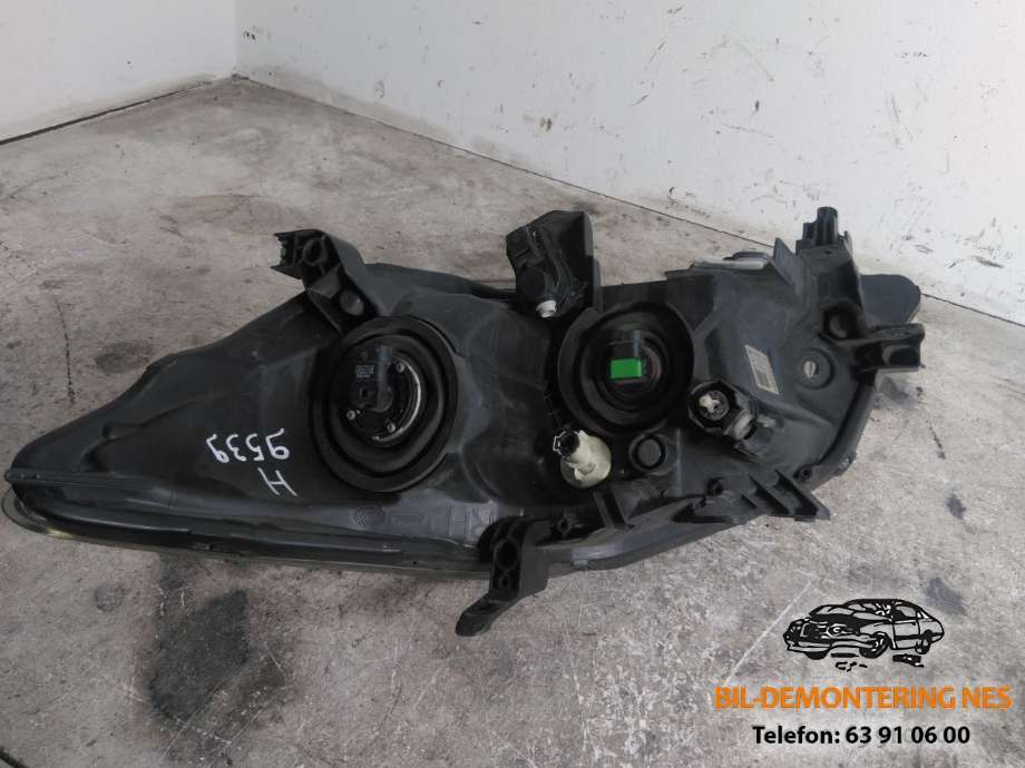 Frontlykt høyre halogen til Toyota Auris 2007-2010 (Type I, Fase 1)  (8111002A70|89903727|8113002A70)