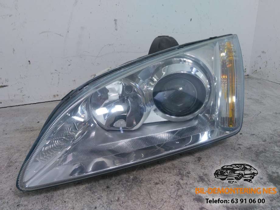 Frontlykt venstre halogen til Ford Focus, 2004-2007 (Type II, Fase 1)  