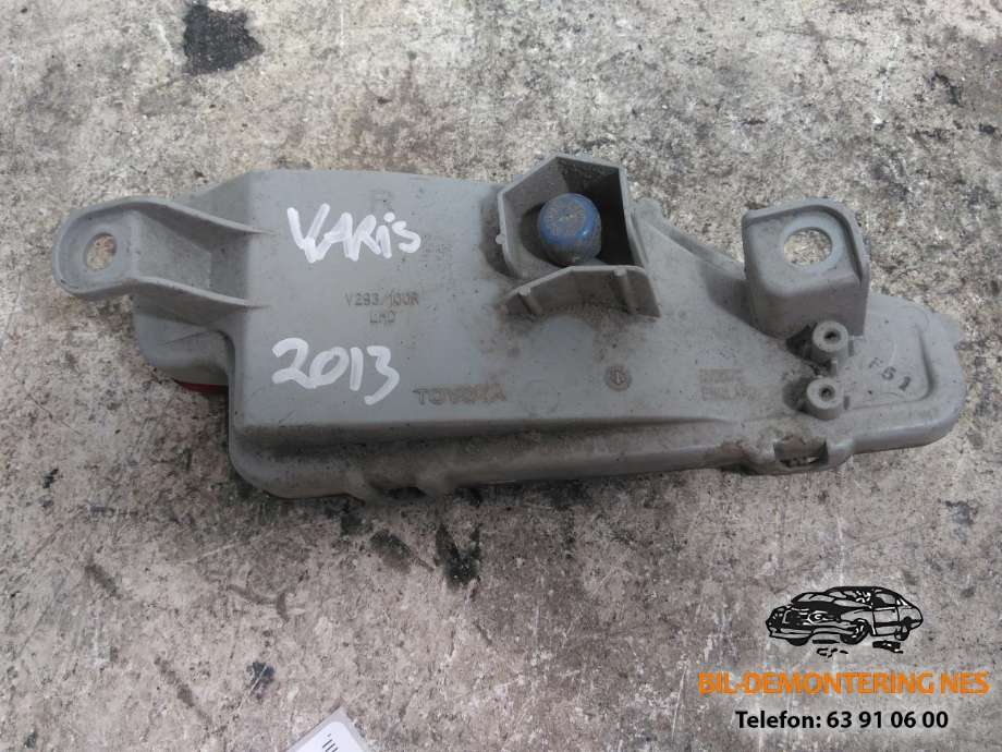 Baklykt fra støtfanger høyre til Toyota Yaris 2012-2014 (Type III, Fase 1)  (|815910D050)