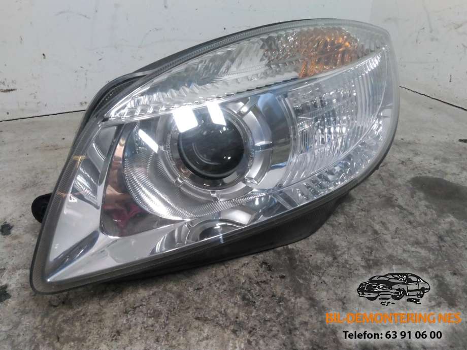 Frontlykt venstre halogen til Škoda Fabia, 2010-2014 (Type II, Fase 2) (5J1941015A)
