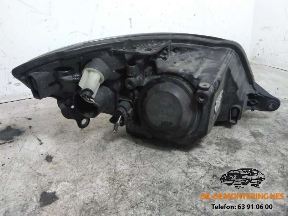 Frontlykt venstre halogen til Škoda Fabia 2010-2014 (Type II, Fase 2)  (5J1941015A|1EL24702505|)