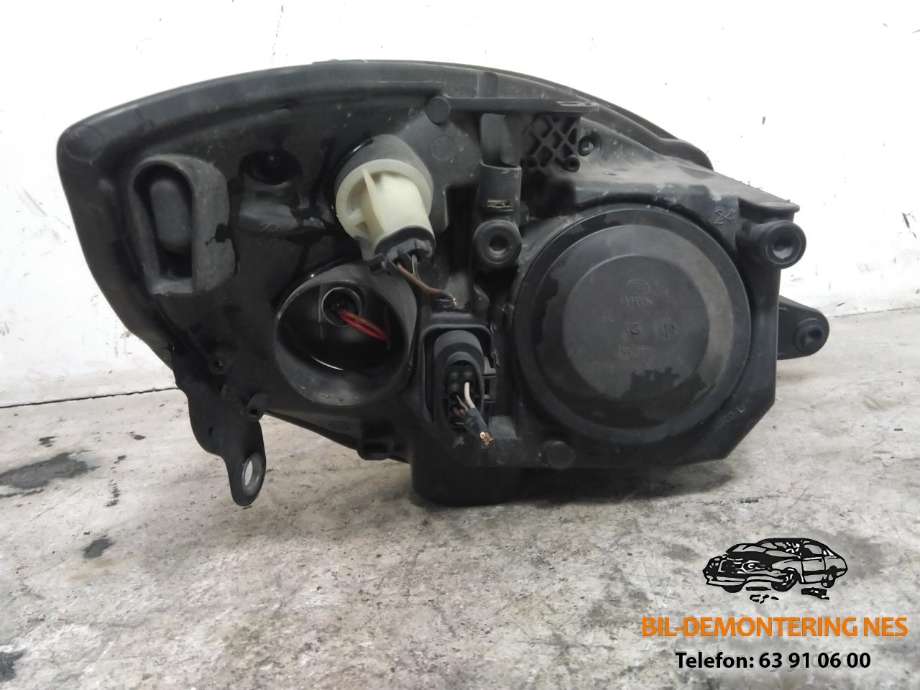 Frontlykt venstre halogen til Škoda Fabia 2010-2014 (Type II, Fase 2)  (5J1941015A|1EL24702505|)