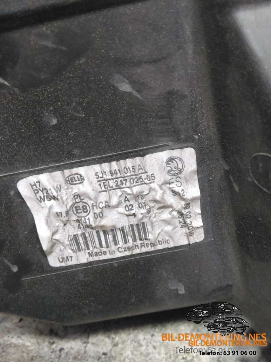 Frontlykt venstre halogen til Škoda Fabia 2010-2014 (Type II, Fase 2)  (5J1941015A|1EL24702505|)