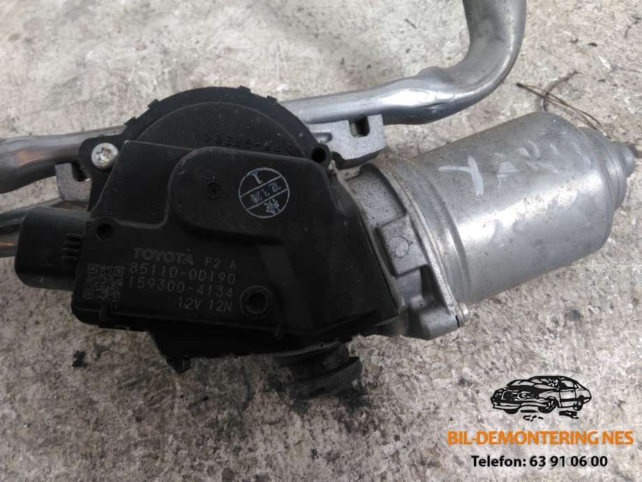 Viskermotor frontrute komplett m/overføring til Toyota Yaris 2012-2014 (Type III, Fase 1)  (851100D190|)
