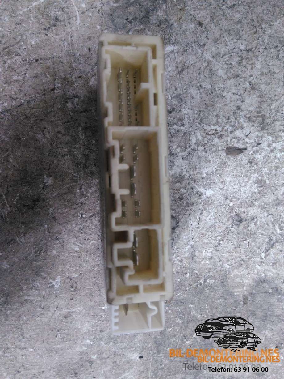 Rele diverse til Toyota Auris, 2010-2012 (Type I, Fase 2)  (8264112290)