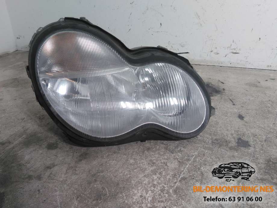 Frontlykt høyre halogen til Mercedes C-Klasse, 2000-2004 (Fase 1) (W203) (W203)