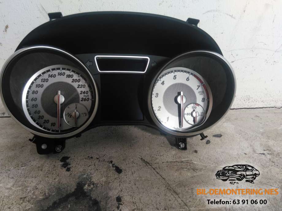 Speedometer til Mercedes CLA, 2013-2019 (C117) (C117) (A117 900 73 01)