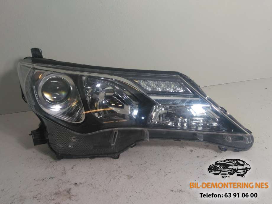 Frontlykt høyre halogen til Toyota RAV4, 2013-2015 (Type IV, Fase 1)  