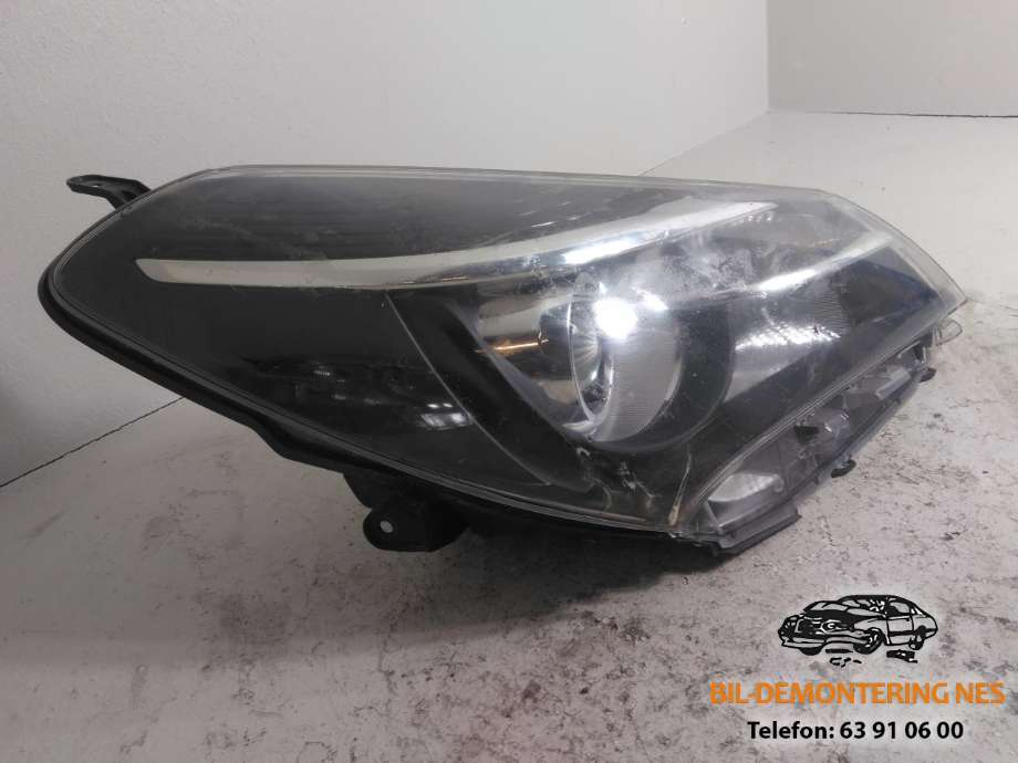 Frontlykt høyre halogen til Toyota Yaris 2014-2020 (Type III, Fase 2)  