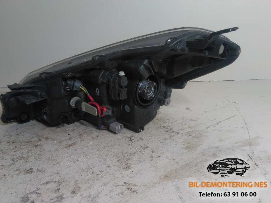 Frontlykt høyre halogen til Toyota Yaris 2014-2020 (Type III, Fase 2)  