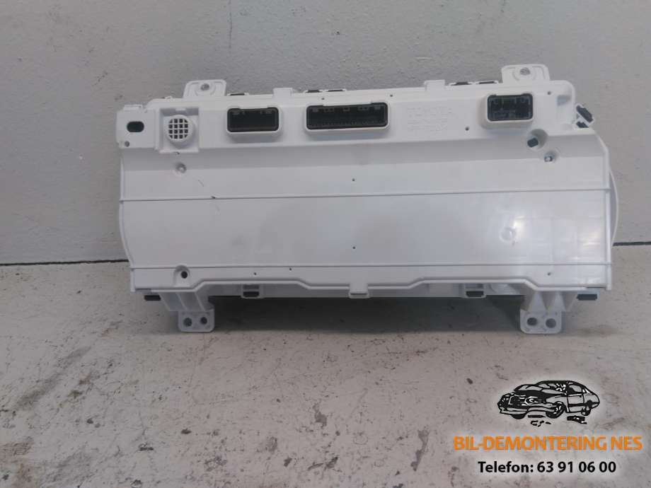 Instrumentpanel til Toyota Hilux 2016-2020  (769318-130T|)