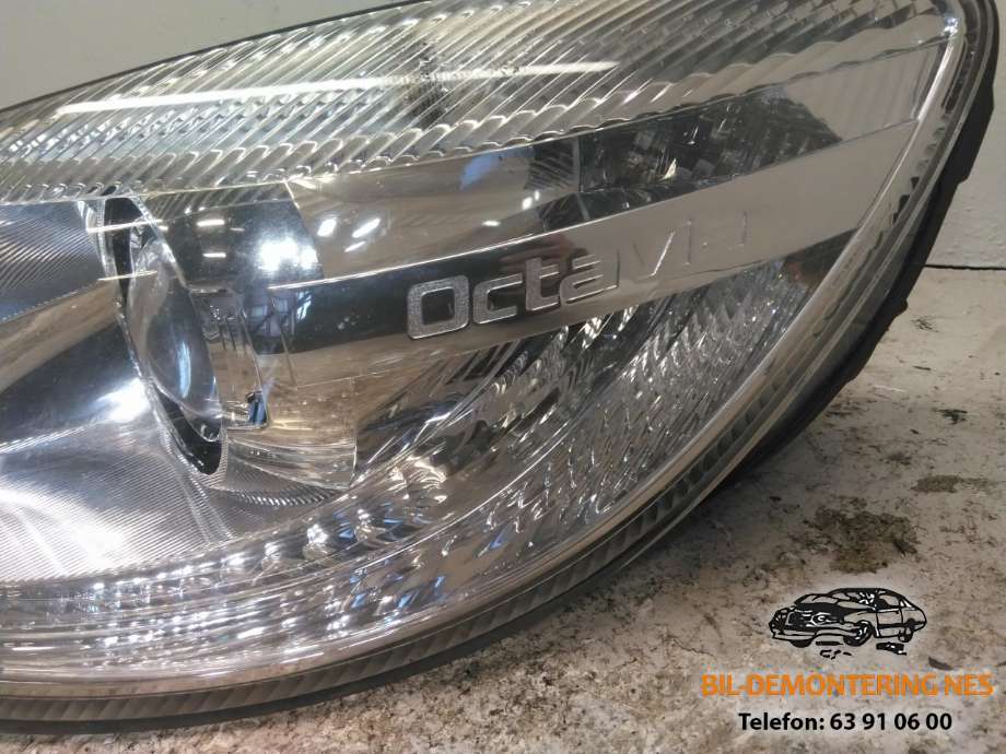 Frontlykt venstre xenon til Škoda Octavia 2009-2013 (Type II, Fase 2)  (7L6 941 329 B|5DV 009 610-00|)