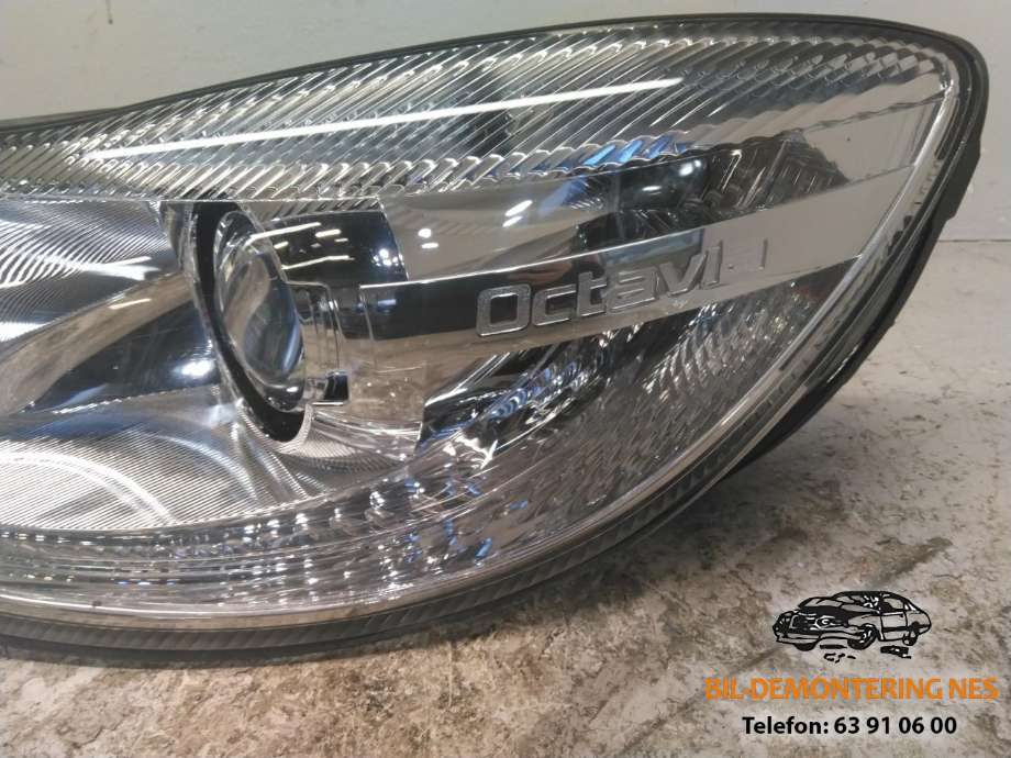 Frontlykt venstre xenon til Škoda Octavia 2009-2013 (Type II, Fase 2)  (5DV 009 610-00|7L6 941 329 B|)