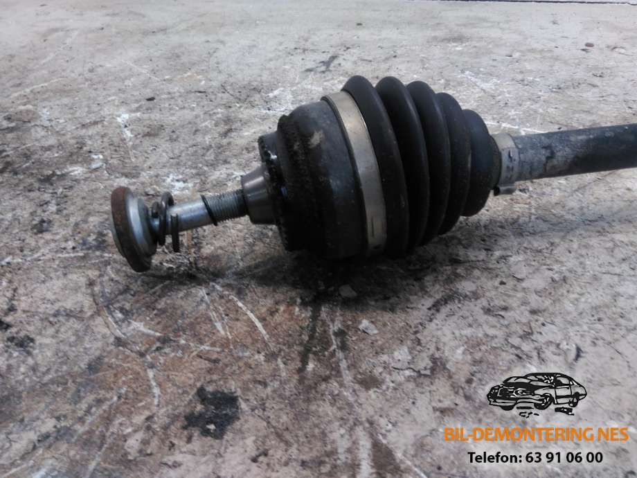 Drivaksel høyre foran, diesel/automat til BMW X3 2010-2017 (F25) (F25) (7598028|8 250 13 08 87 084|)