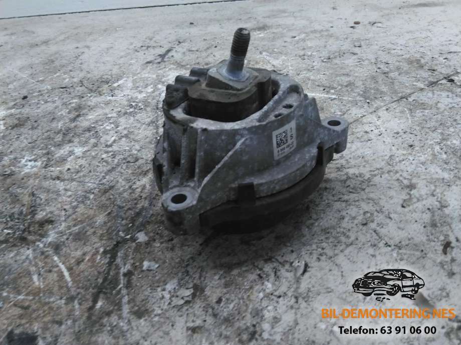 Motorfeste til BMW X3, 2010-2017 (F25) (F25) (6 868 490-02)