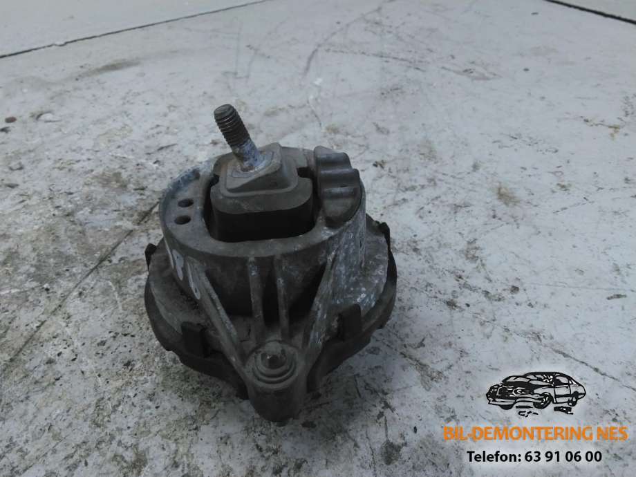 Motorfeste til BMW X3, 2010-2017 (F25) (F25) (6 868 489-02)