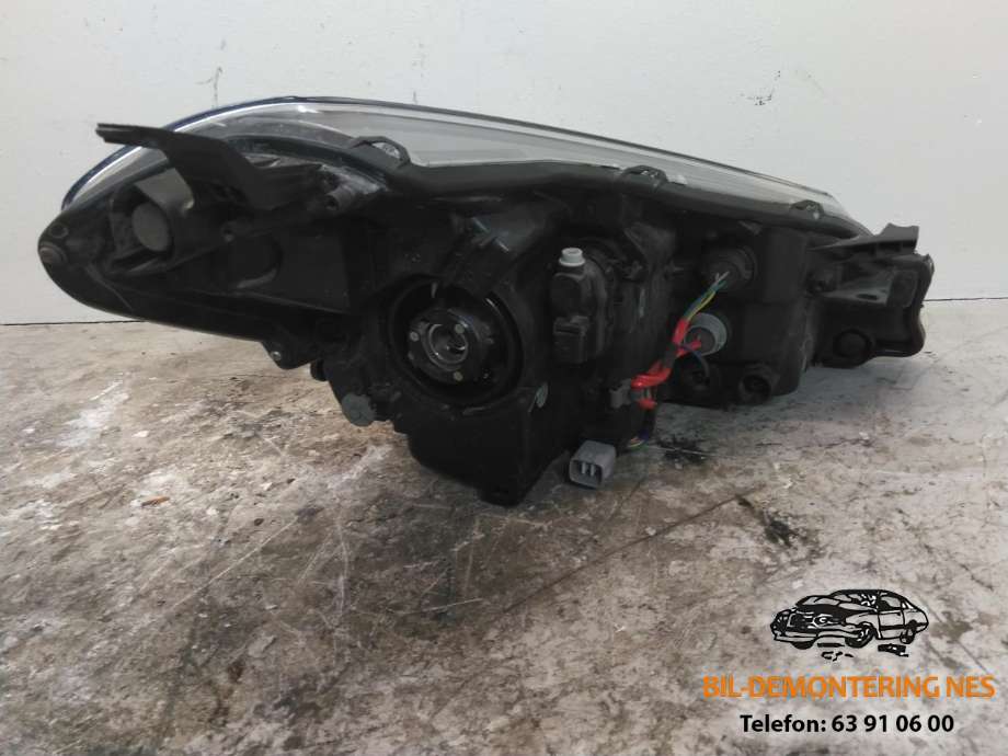 Frontlykt venstre halogen til Toyota Yaris 2012-2014 (Type III, Fase 1)  