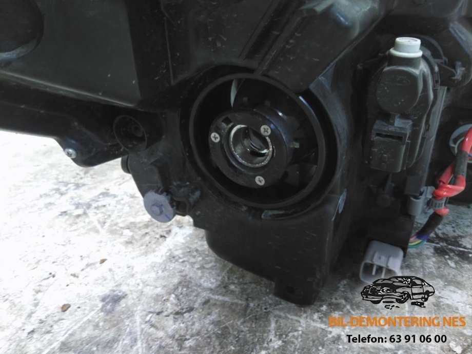 Frontlykt venstre halogen til Toyota Yaris 2012-2014 (Type III, Fase 1)  