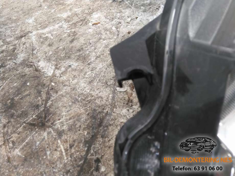 Frontlykt venstre halogen til Toyota Yaris 2012-2014 (Type III, Fase 1)  