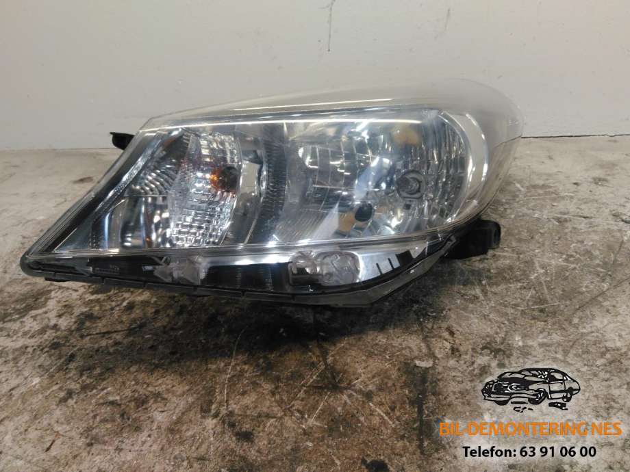 Frontlykt venstre halogen til Toyota Yaris, 2012-2014 (Type III, Fase 1)