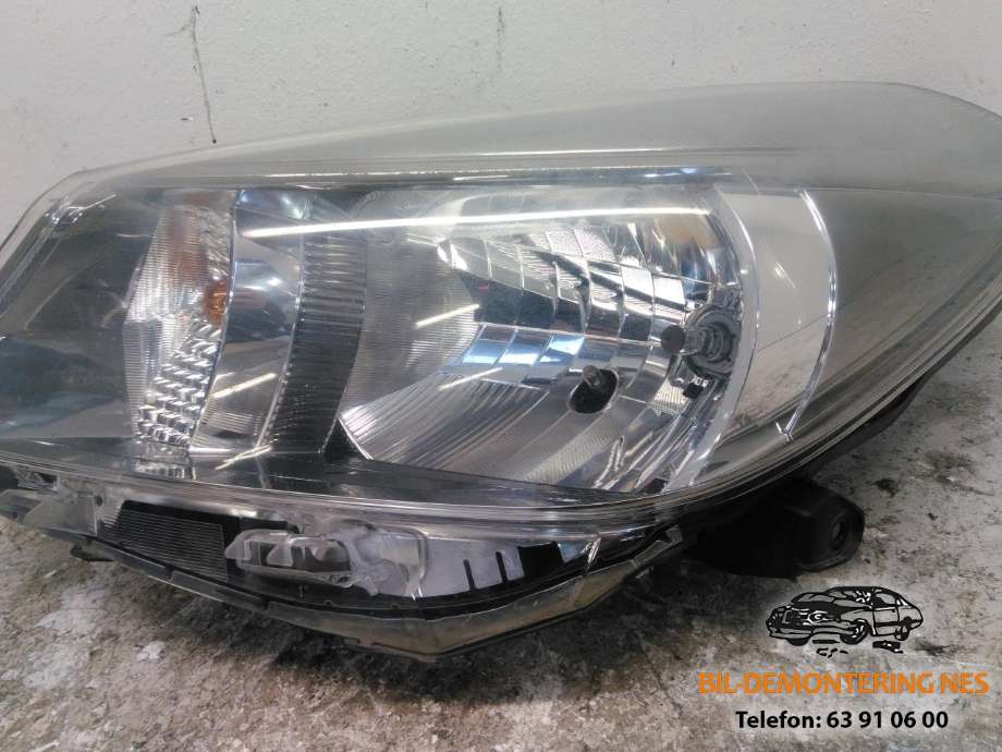 Frontlykt venstre halogen til Toyota Yaris 2012-2014 (Type III, Fase 1)