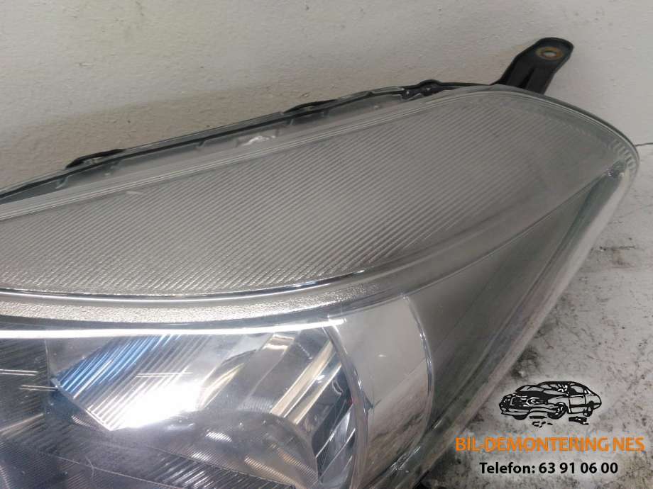 Frontlykt venstre halogen til Toyota Yaris 2012-2014 (Type III, Fase 1)