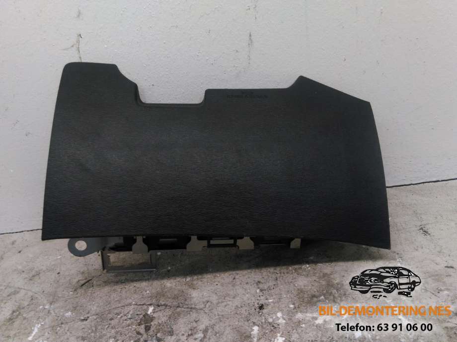 Airbag kne til Toyota Avensis, 2009-2015 (Type III, Fase 1)  (2J0W82210M65)