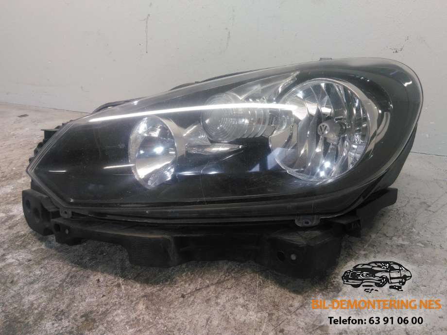 Frontlykt venstre halogen til VW Golf VI 2008-2012  