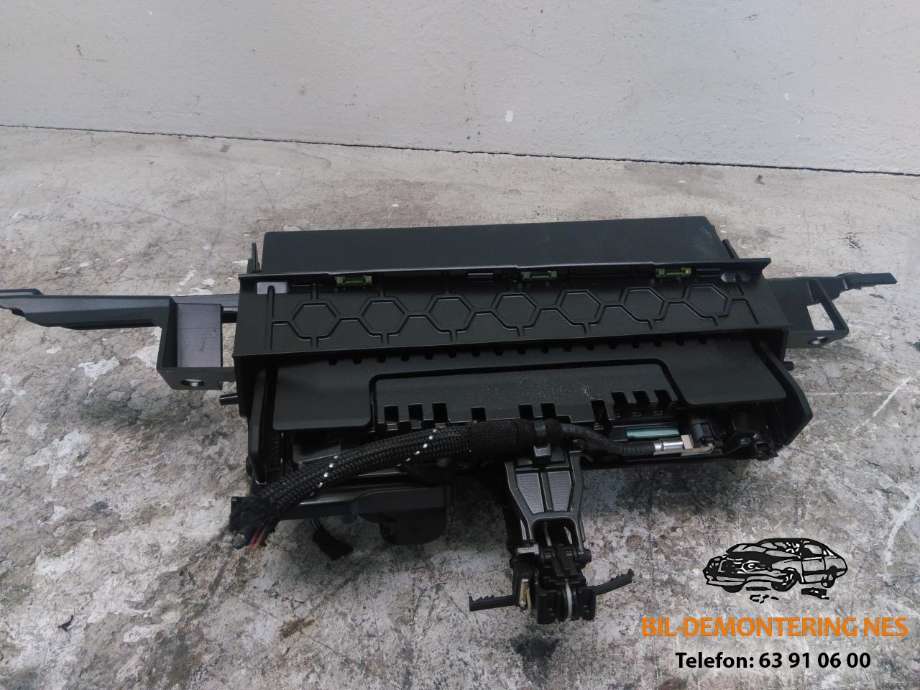 Bilstereo navigasjon skjerm til Audi A6, Allroad 2012-2014 (Type III, Fase 1) (C7) (C7) (4G1.919.601.K|)