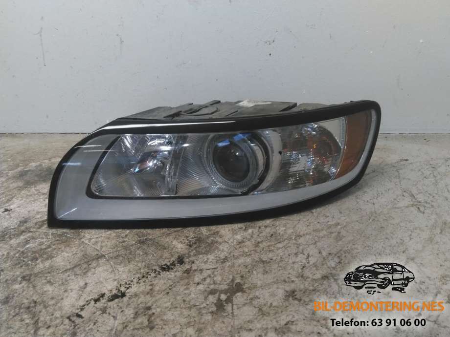 Frontlykt venstre halogen til Volvo V50 2004-2007 (Fase 1) (31299583|0 301 237 201|)
