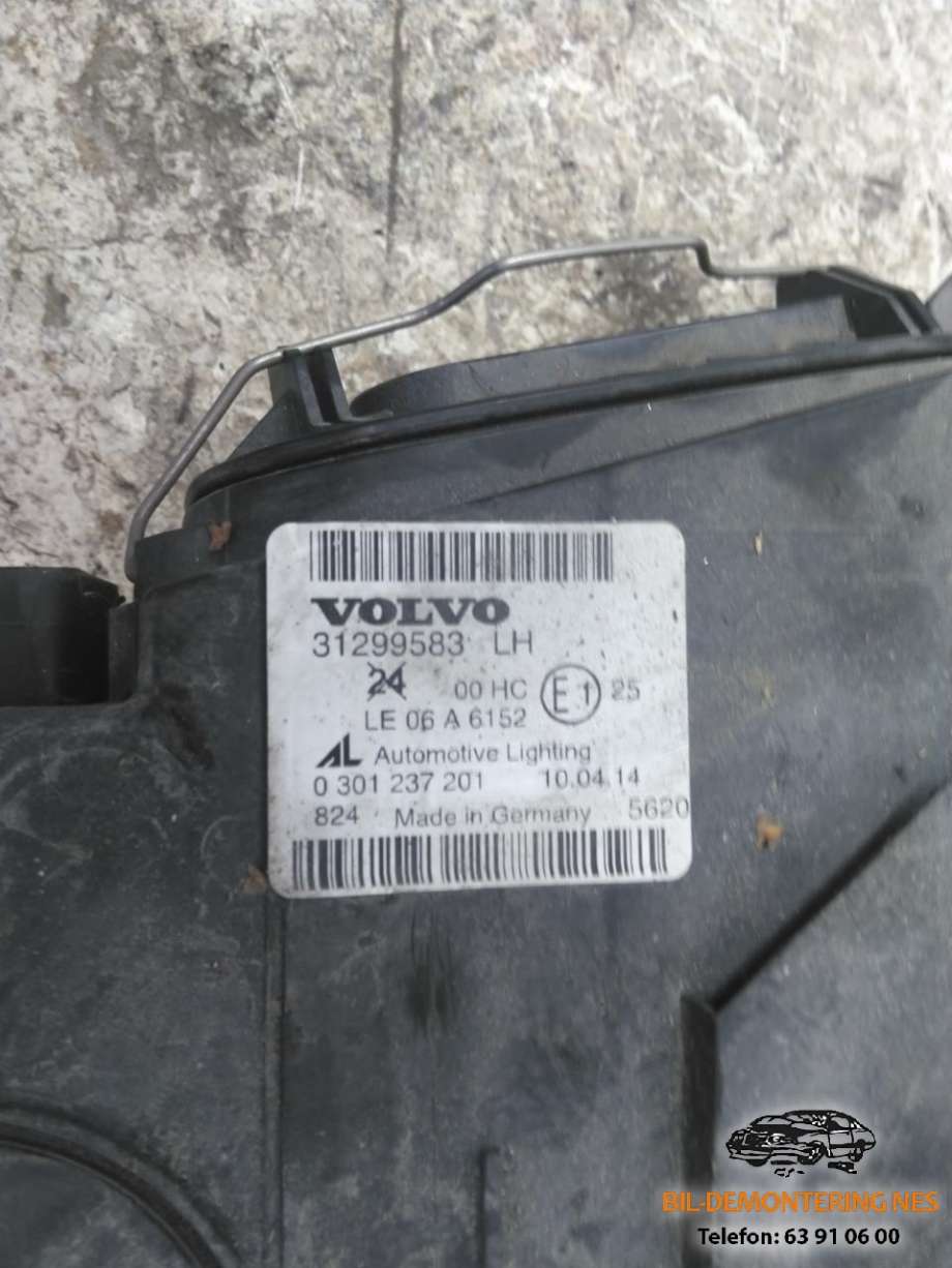 Frontlykt venstre halogen til Volvo V50 2004-2007 (Fase 1) (31299583|0 301 237 201|)